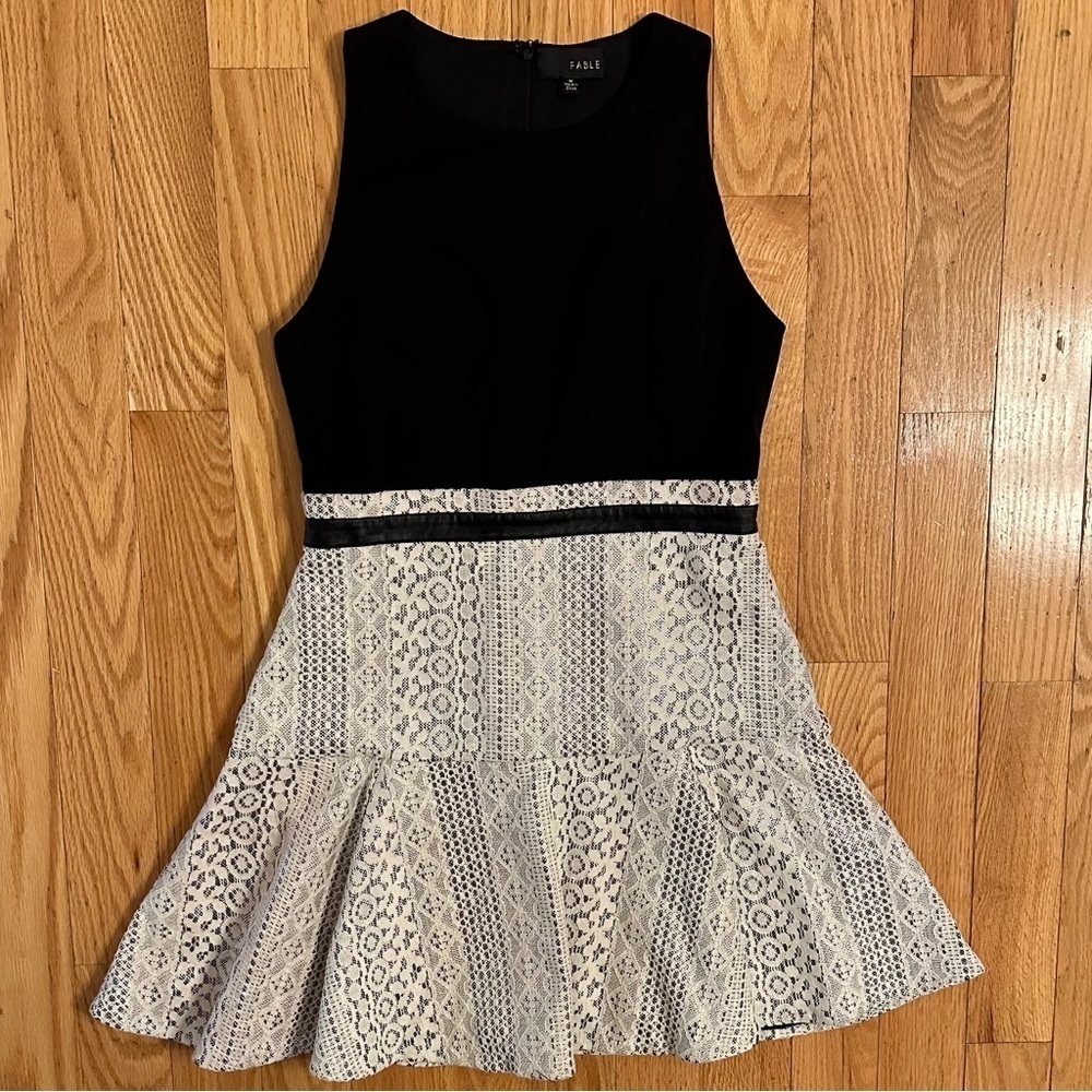 FABLE Fit & Flare Skater Mini Dress black w. lace overlay cream sleeveless Sz M